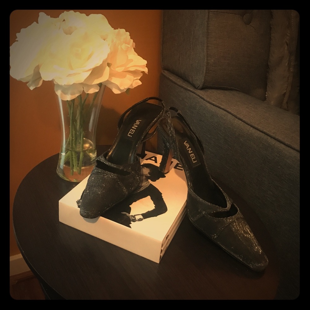 Beautiful sling back Vaneli heels.